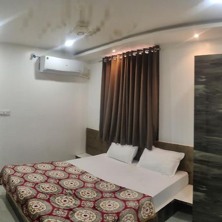 Hotel Rb Palace Indore Esterno foto
