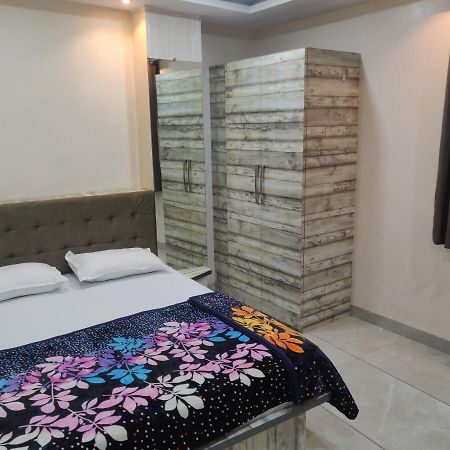Hotel Rb Palace Indore Esterno foto