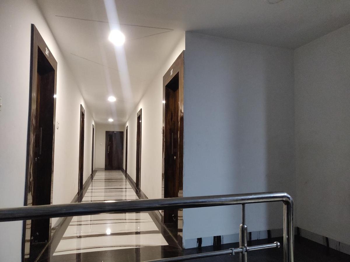 Hotel Rb Palace Indore Esterno foto