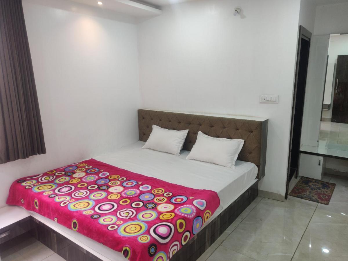 Hotel Rb Palace Indore Esterno foto