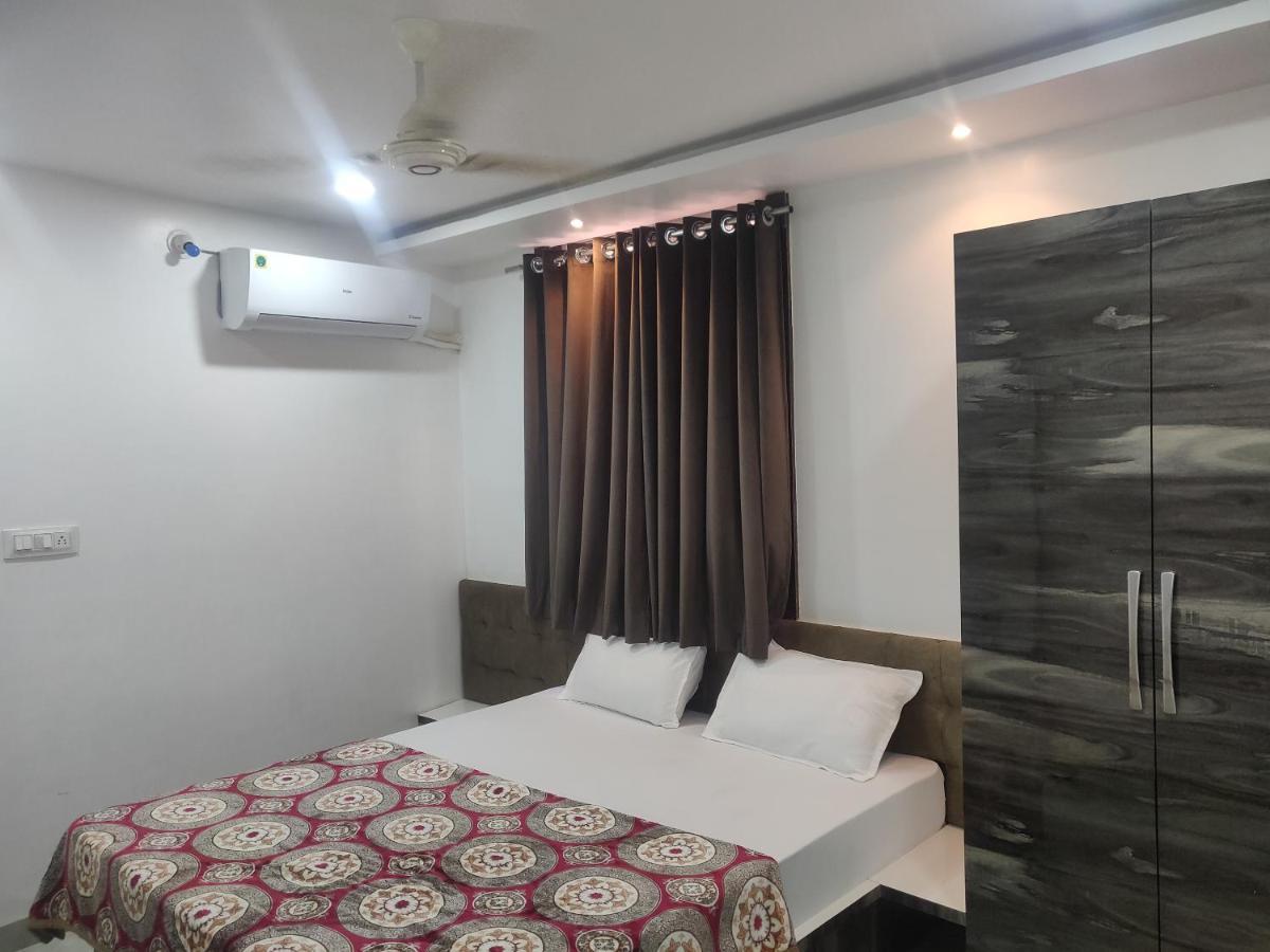Hotel Rb Palace Indore Esterno foto