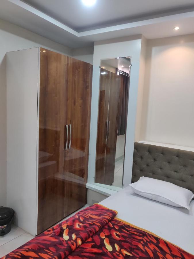 Hotel Rb Palace Indore Esterno foto
