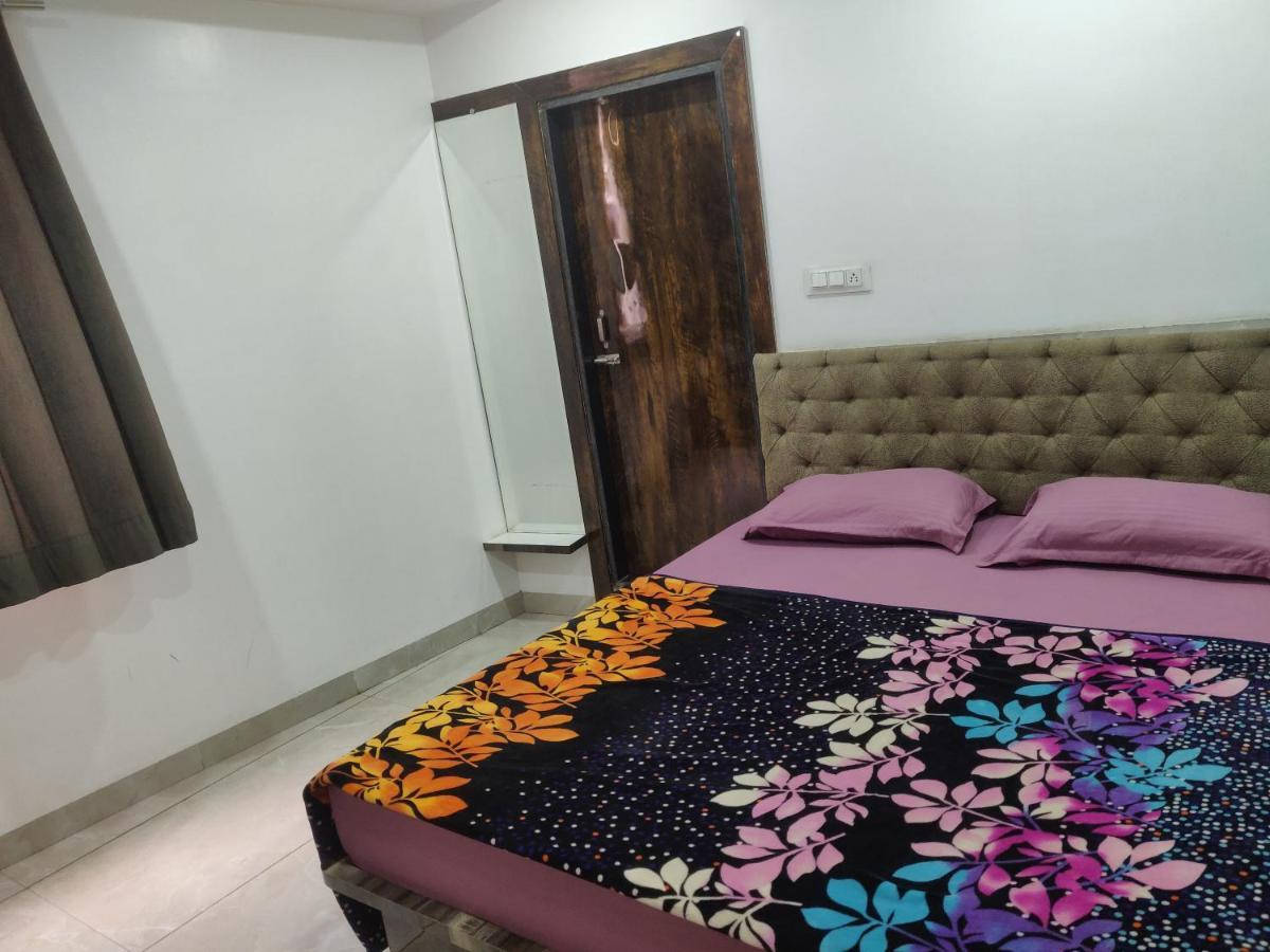 Hotel Rb Palace Indore Esterno foto