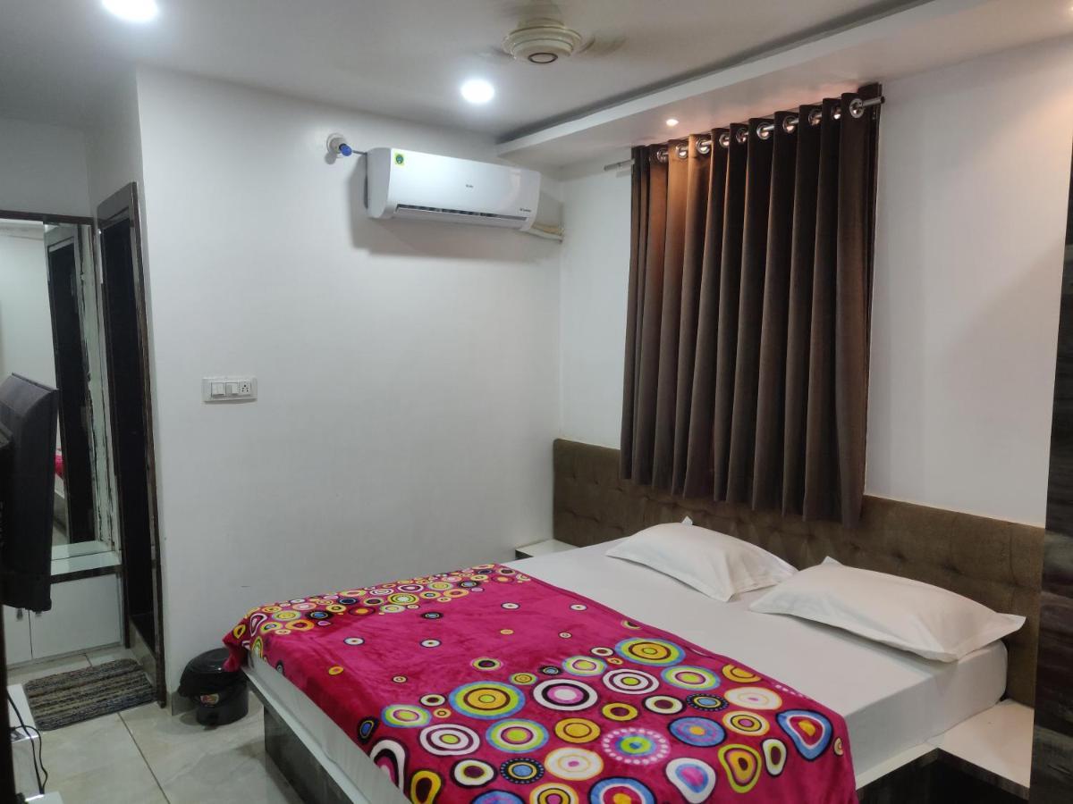 Hotel Rb Palace Indore Esterno foto