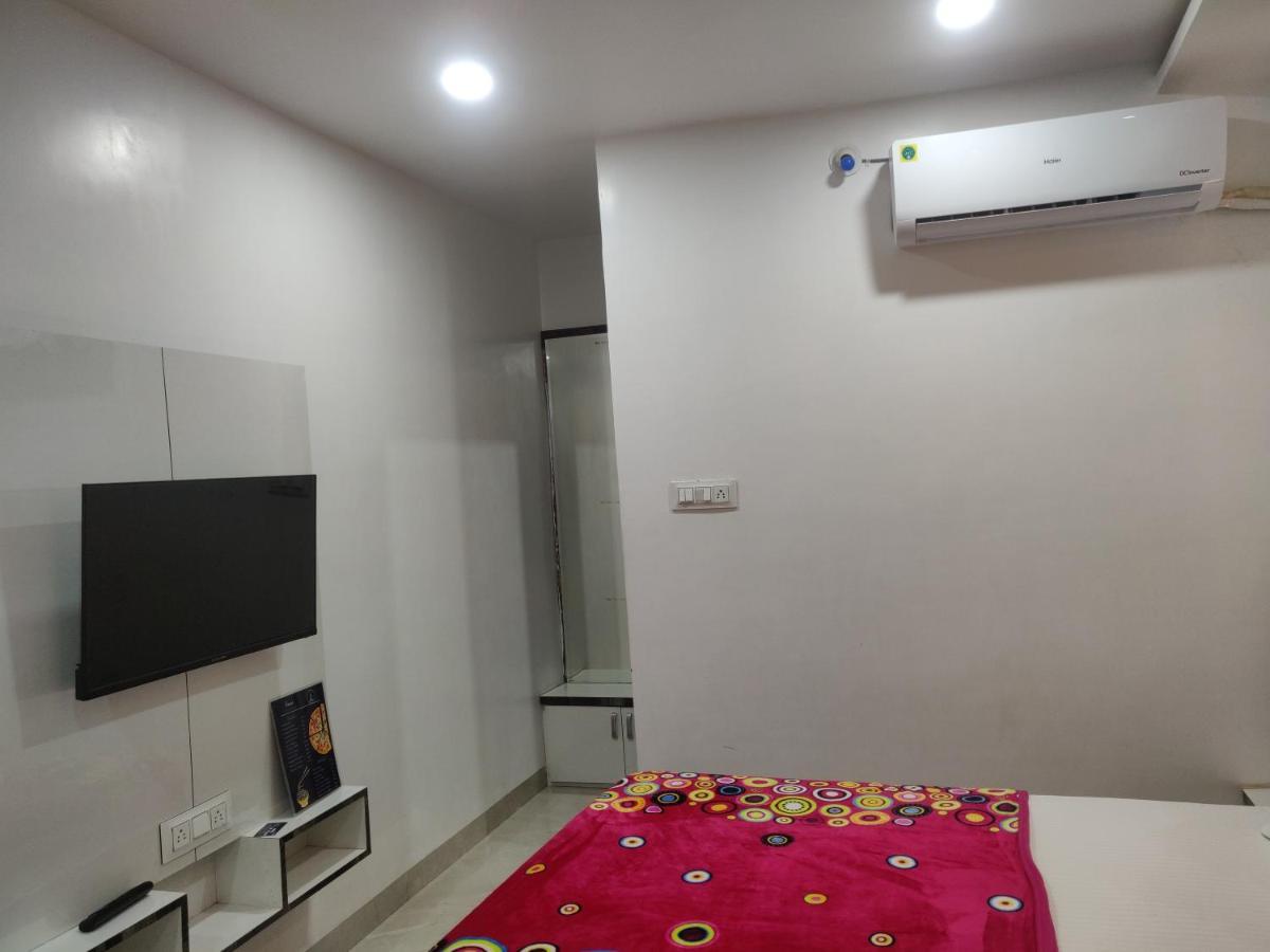 Hotel Rb Palace Indore Esterno foto