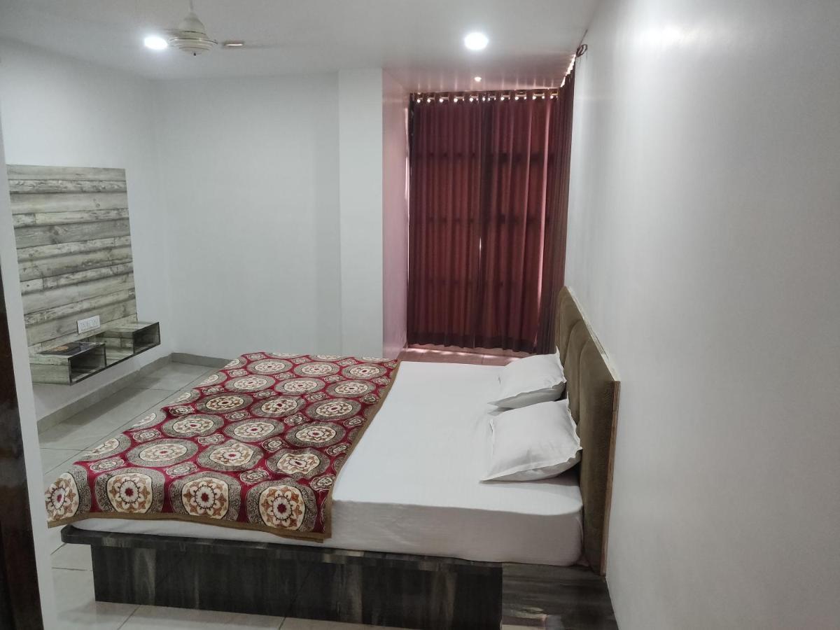 Hotel Rb Palace Indore Esterno foto