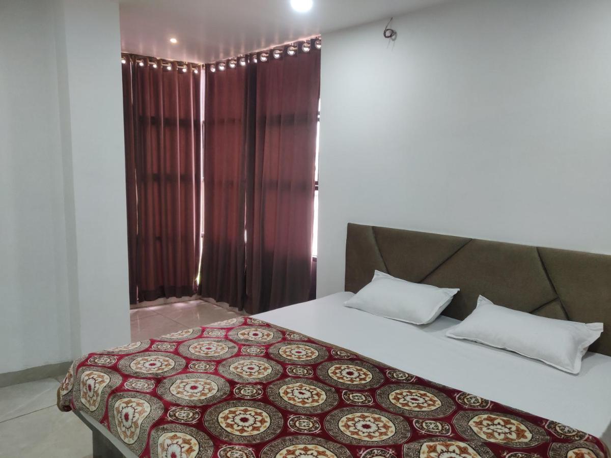 Hotel Rb Palace Indore Esterno foto
